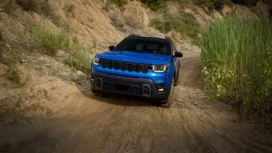 Jeep Cherokee: H αμερικανική παράδοση στην ηλεκτρική εποχή (vid)