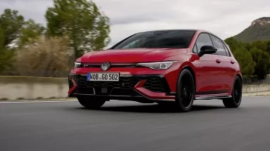Golf GTI EDITION 50: Η επετειακή έκδοση που συμπυκνώνει 50 χρόνια οδηγικής φιλοσοφίας