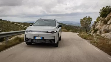 Πώς λειτουργεί η τεχνολογία Hybrid EV της Leapmotor που υπόσχεται αυτονομία έως 1.000 χλμ.