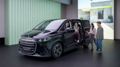 Mercedes-Benz VLE: Η ηλεκτρική «λιμουζίνα» των MPV (vid)