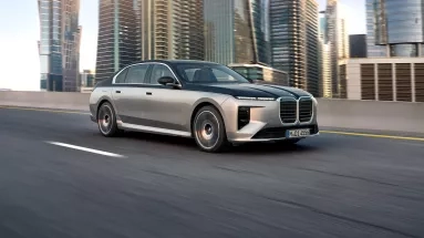 BMW Σειρά 7: Η ναυαρχίδα στην εποχή της ψηφιακής υπεροχής (vid)