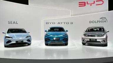 Η BYD έχει βάλει στο στόχαστρο την Toyota