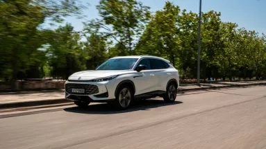 Οδηγήσαμε το νέο MG HS Hybrid+: Σε τροχιά κορυφής