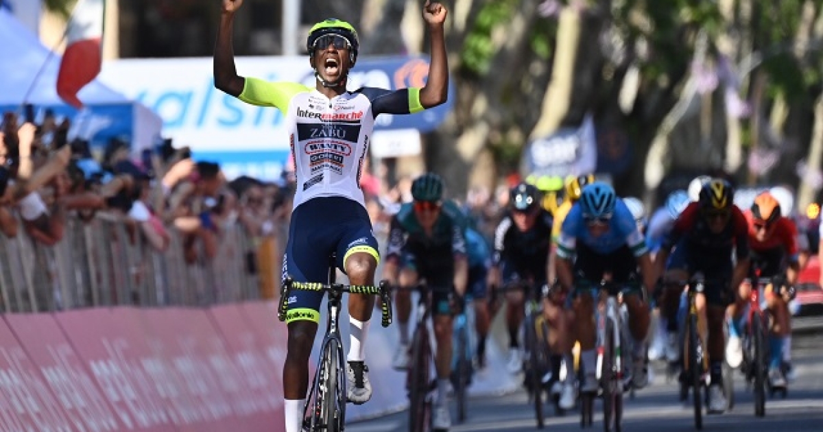 Giro d’Italia in bicicletta: infortunio inaspettato per Benjamin Girmay