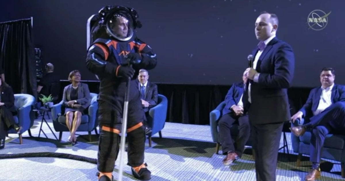 NASA changes astronauts’ uniforms for the first time in 40 years and pays $3.5 billion (VID)