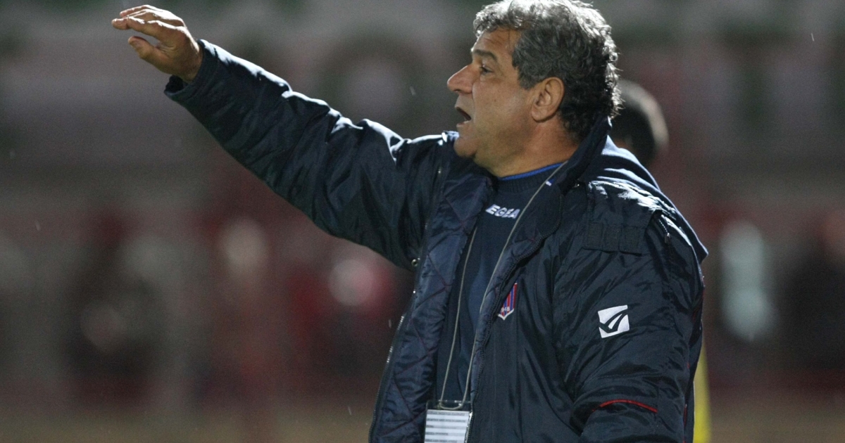 Σταύρος Παπαδόπουλος: «Πιστεύω ότι η ΑΕΚ είναι καλύτερη ποιοτικά, την πίεση έχει ο ΑΠΟΕΛ»