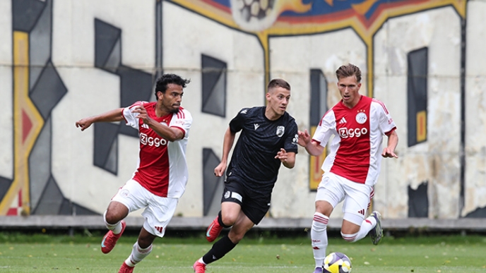 Ο Γιάννης Κωνσταντέλιας στο φιλικο με τον Άγιαξ