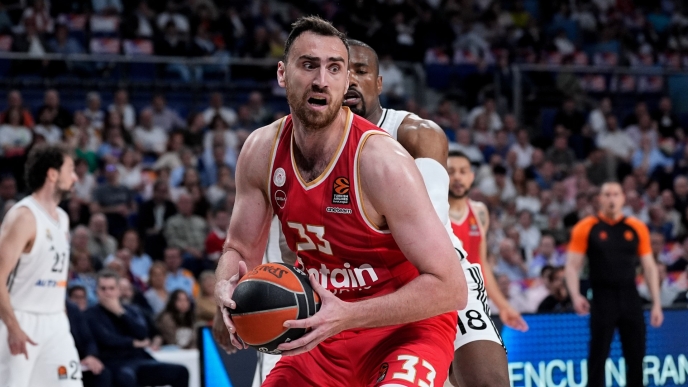 Νίκολα Μιλουτίνοφ Ντόντα Χολ Ολυμπιακός