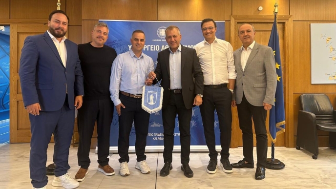 Ο Γιάννης Βρούτσης με τη διοίκηση του Ηρακλή