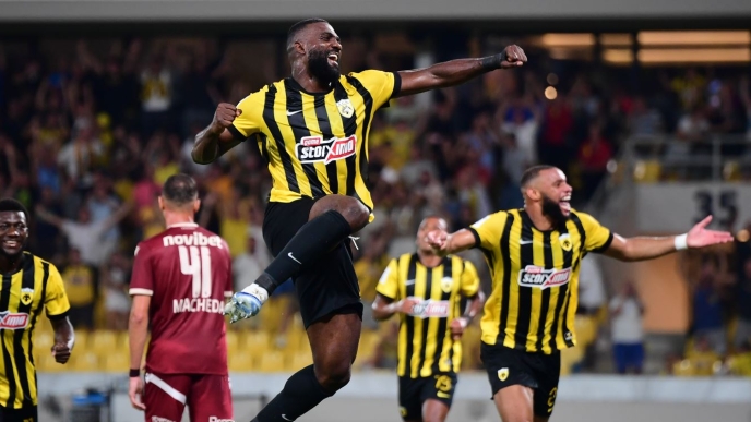 Ο Πιερό κάνει το 1-0 για την ΑΕΚ