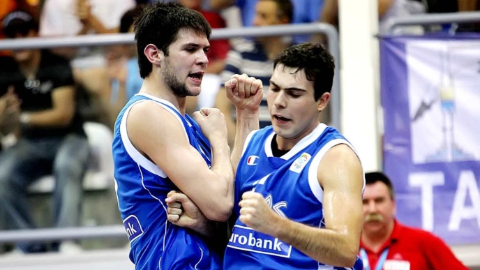 Κώστας Παπανικολάου, Κώστας Σλούκας