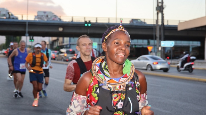 Αθλήτρια από την Κένυα έτρεξε το Σπάρταθλον με σανδάλια