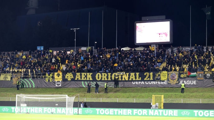 Οι οπαδοί της ΑΕΚ στο Τσέλιε