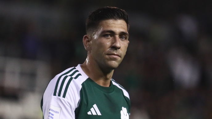 Η υπέροχη κίνηση του Μπακασέτα μετά το τέλος του αγώνα με τον ΠΑΟΚ