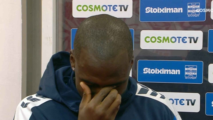 Ανδρέας Τεττέη κλαίει