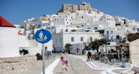 Χαμός για την «πεταλούδα του Αιγαίου»: Το ελληνικό νησί που αποθεώνεται διεθνώς ως καταφύγιο ηρεμίας και ξεγνοιασιάς