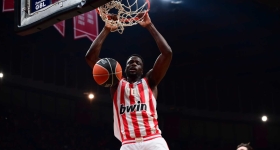 Ο Παπανικολάου δημιουργεί για το κάρφωμα του Φαλ (vid)