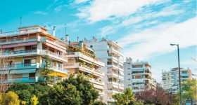 Ένα κτίριο «λήγει» στα 50; Τι λέει γνωστός αρχιτέκτονας και τι προβλέπουν οι κανονισμοί