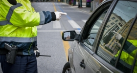 Συνελήφθη στην Εθνική Οδό γνωστός πρωταθλητής τζούντο: Μετέφερε 1.150.000 ευρώ σε... σακούλες σούπερ μάρκετ (vid)
