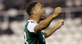 Ο Ντέσερς πανηγυρίζει επί του Βόλου