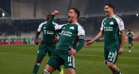 Ο Μπακασέτας πανηγυρίζει στο ματς με τον Αρη