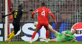 Ο Νόιερ αποκρούει στο ματς με την Ουνιόν