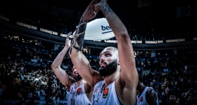 Ο παραμορφωτικός καθρέπτης της Πόλης και η ώρα να κοιτάξει μόνο μπροστά