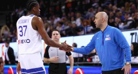 Ο Βασίλης Σπανούλης με τον Κώστα Αντετοκούνμπο