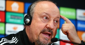 Ο Μπενίτεθ έπαιξε άμυνα με φουλ της... υπομονής και έδειξε σιγουριά για το μέλλον του!