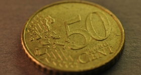 Πήγε με 19 κιλά κέρματα των 50 λεπτών για να τα «ανταλλάξει»: Κατέληξε στο τμήμα