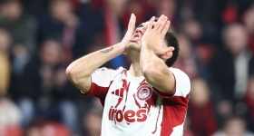 Πόσα γκολ έχει βάλει ο Ολυμπιακός όταν αντιμετωπίζει αντιπάλους που παίζουν με τρεις στόπερ;