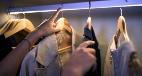 Η πολυτέλεια της απλότητας: Ποια ρούχα αποφεύγουν να φορούν οι πλούσιοι