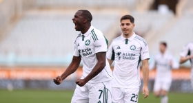 Ο Τεττέη πανηγυρίζει εναντόιν του ΟΦΗ