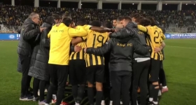 Οι παίκτες της ΑΕΚ σε κύκλο, σε ένα μήνυμα ενότητας