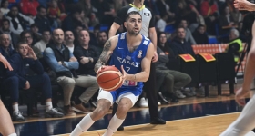 Απίθανος Τολιόπουλος με 5/6 τρίποντα στο πρώτο ημίχρονο!