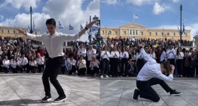 Μάγκας ο Μάνθος: Χόρεψε ζεϊμπέκικο στο Σύνταγμα και έγινε viral με 1 εκατ. προβολές