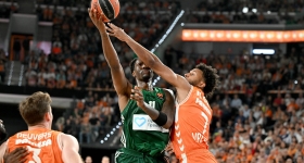 Με τρομερό buzzer beater του Χέιζ Ντέιβις ο Παναθηναϊκός αγκάλιασε το Final Four