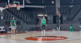 Το Gazzetta στην προπόνηση του Παναθηναϊκού στη «Roig Arena» ενόψει του Game 2 με τη Βαλένθια