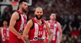 Τσουνάμι ο Ολυμπιακός, παρέσυρε τη Φενέρ και ετοιμάζεται για κούπα!