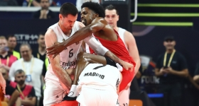 Παραλίγο να πιαστούν στα... χέρια Καμπάτσο και ΜακΚίσικ: Πώς τους τιμώρησαν οι διαιτητές