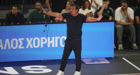 Ο Αταμάν απαλλάχθηκε για το.... σακάκι που έβγαλε, πρόστιμο ο Ολυμπιακός
