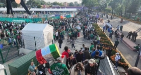 Πανζουρλισμός έξω από το «Αζτέκα»: Λαοθάλασσα στην πρεμιέρα του Μουντιάλ
