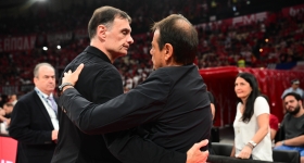 Η αγκαλιά Μπαρτζώκα - Άταμαν πριν το τζάμπολ