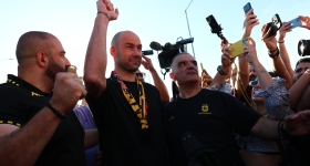 Τρέλα στους φίλους του Άρη: Πανζουρλισμός στο «Μακεδονία» για την άφιξη του Βασίλη Σπανούλη