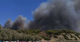 Φωτιά στη Σαλαμίνα: Δύο μέτωπα σε Περιστέρια και Σελήνια – Εκκενώσεις με μηνύματα του 112 Ισχυρές επίγειες και εναέριες δυνάμεις επιχειρούν στις δύο πυρκαγιές