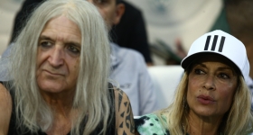 Στα άκρα η κόντρα Βίσση-Καρβέλα: «Εκείνος θα αποφασίζει ποιος θα ερμηνεύει τα τραγούδια του» (vid)
