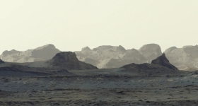 Η NASA κατέγραψε πανοραμικά την αυγή στον Άρη και αποκάλυψε ένα παράξενο γεωλογικό μυστήριο
