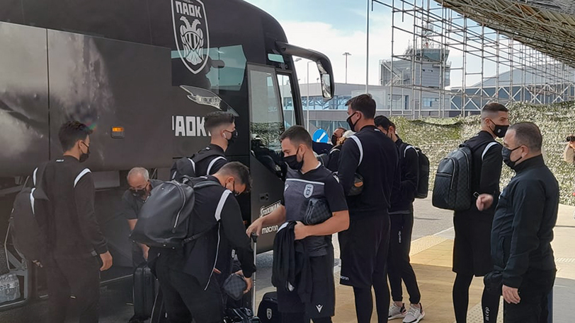 Οι ποδοσφαιριστές του ΠΑΟΚ στο αεροδρόμιο της Θεσσαλονίκη λίγο πριν πετάξουν για Ισπανία