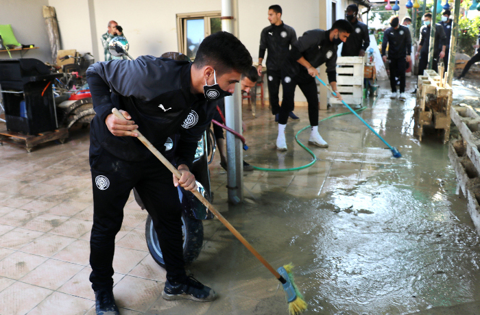 ΟΦΗ: Το ποδοσφαιρικό τμήμα βοήθησε στην αποκατάσταση ζημιών σε σπίτια (pics)