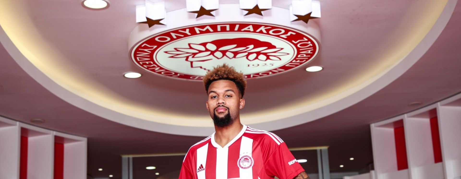 Ο Κόνραντ Ντε λα Φουέντε ψάχνει την (ολική) έκρηξη στον Ολυμπιακό